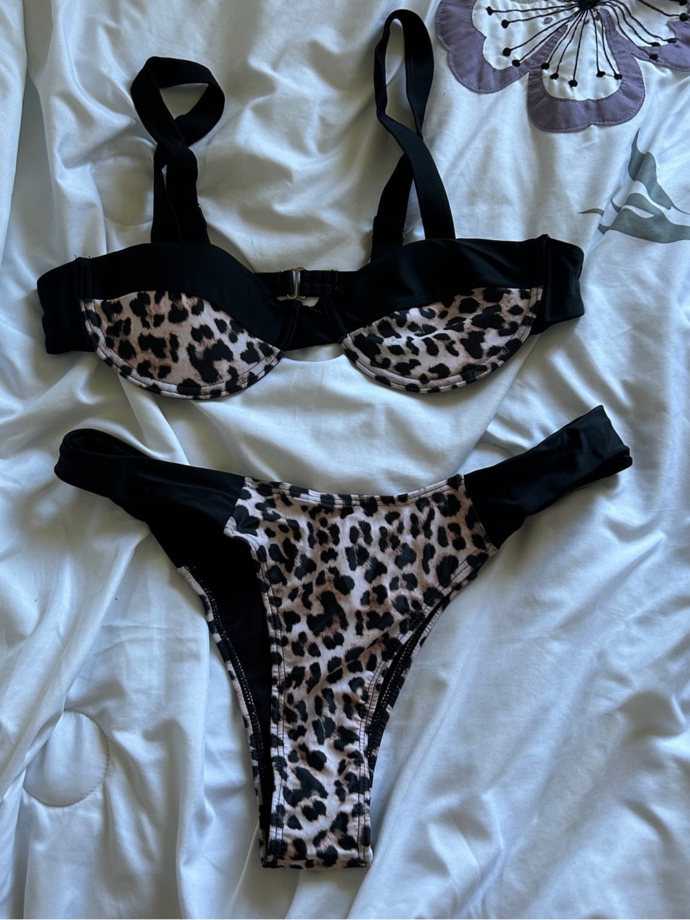 Stylish two-piece bikini from SHEIN Padded underwire top adjustable straps Large